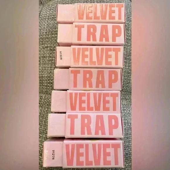 Jeffree Star Bundle/7 Velvet Trap Lipsticks in Assorted Shades